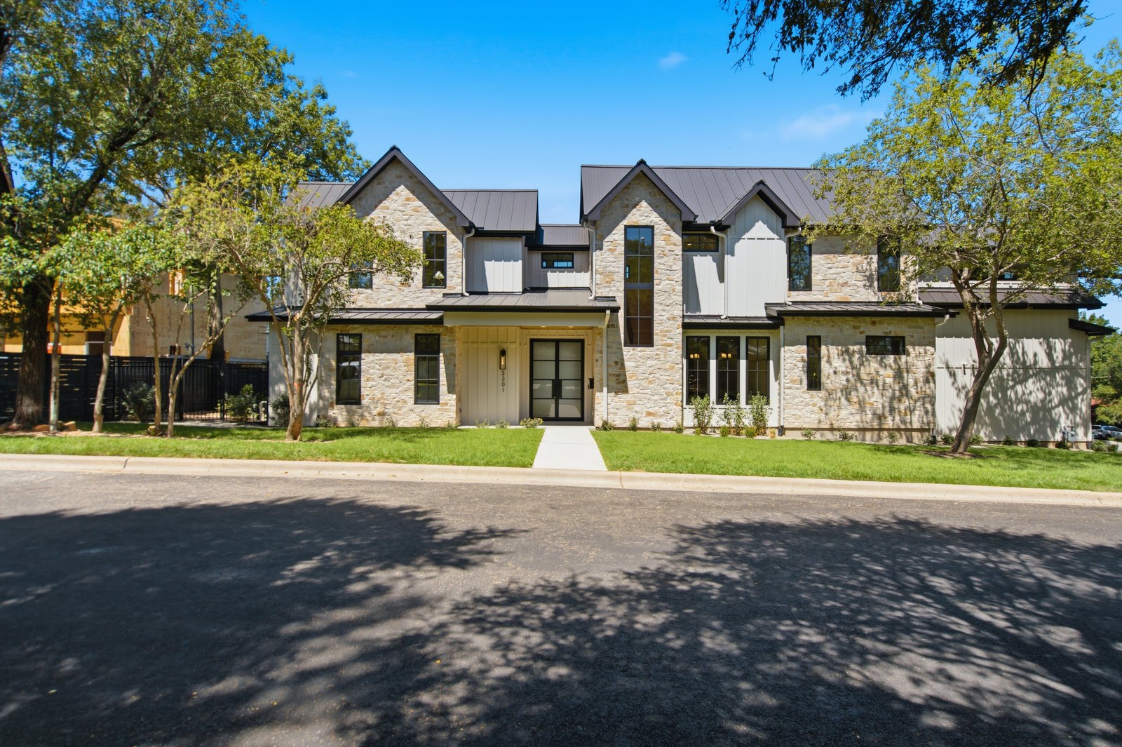 2301 Westworth Ave — Photo 4