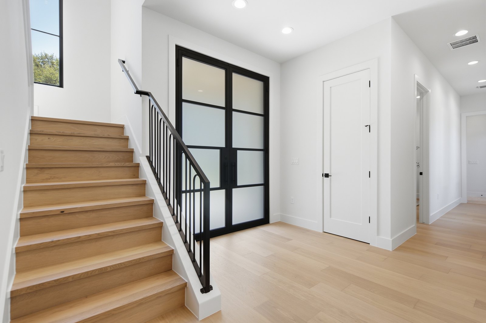 2301 Westworth Ave — Photo 7